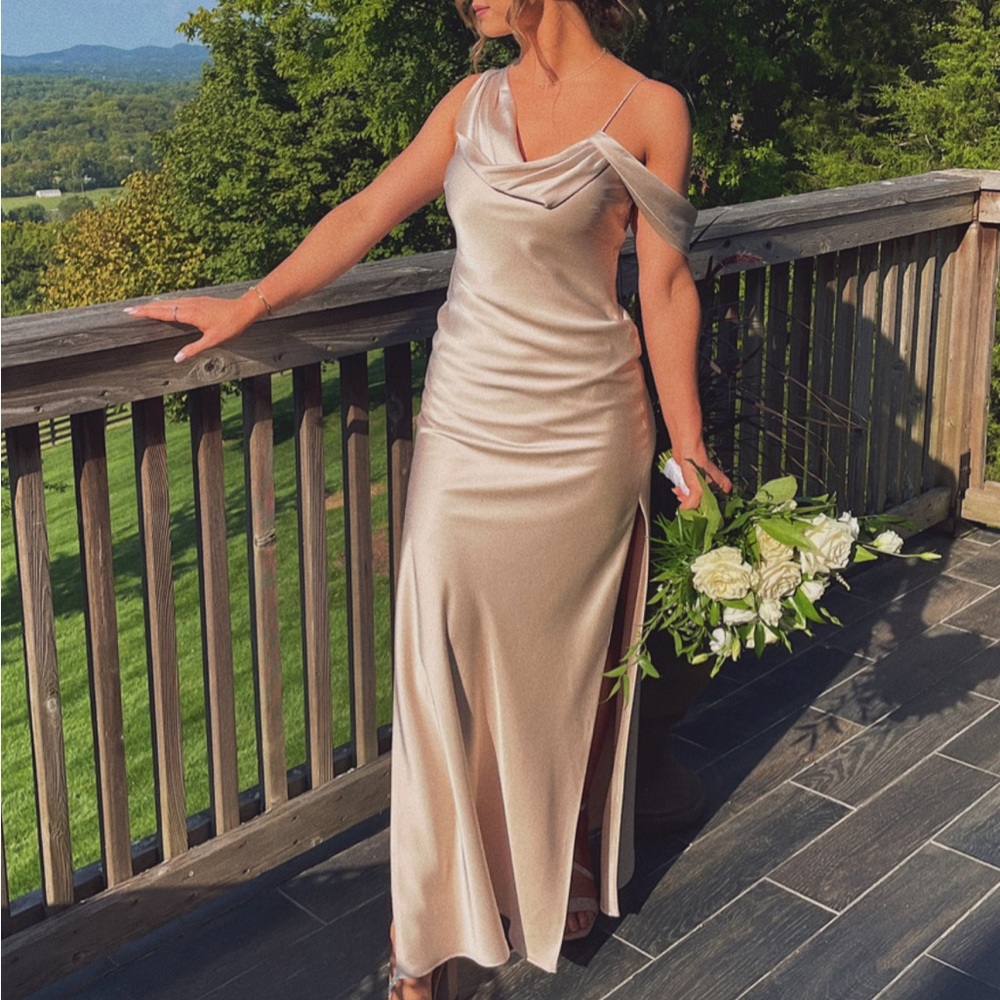 NWOT | FAME & PARTNERS - Francois Matte Satin Champagne